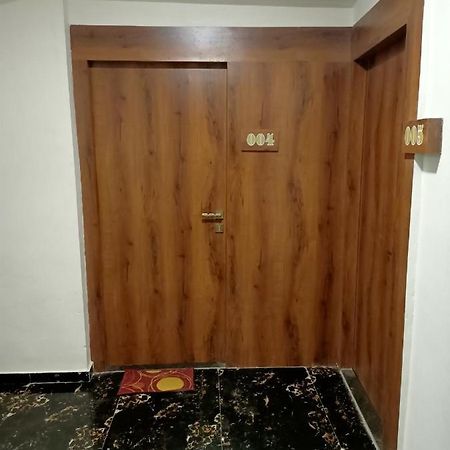 Hotel Riviera Residency Thána Kültér fotó