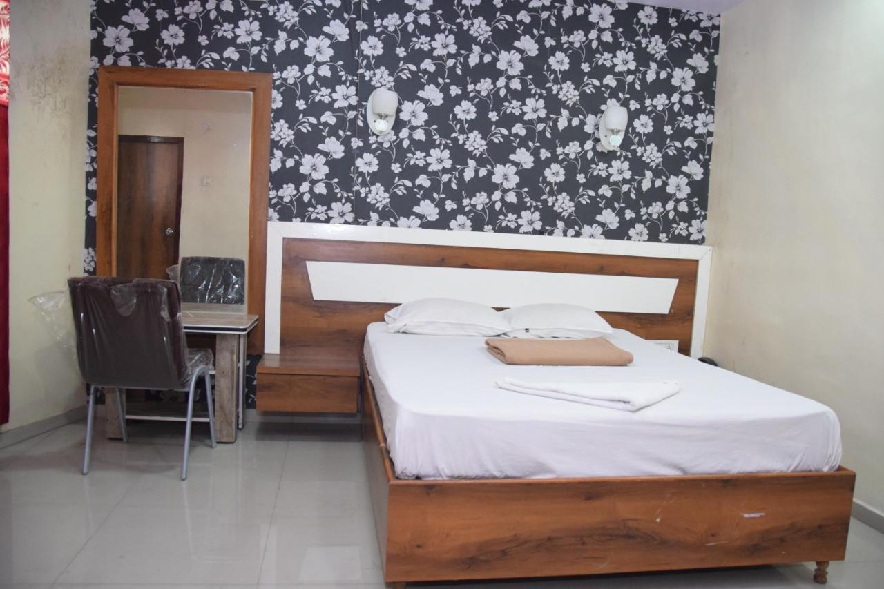 Hotel Riviera Residency Thána Kültér fotó