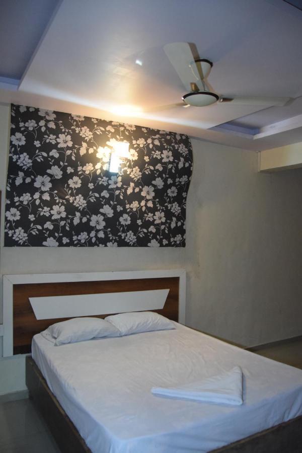 Hotel Riviera Residency Thána Kültér fotó
