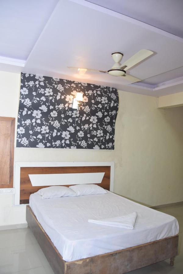 Hotel Riviera Residency Thána Kültér fotó
