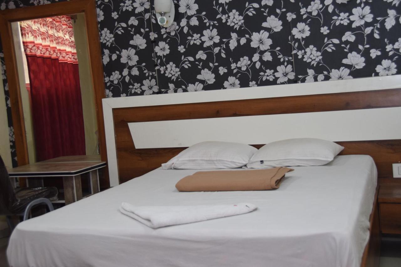 Hotel Riviera Residency Thána Kültér fotó
