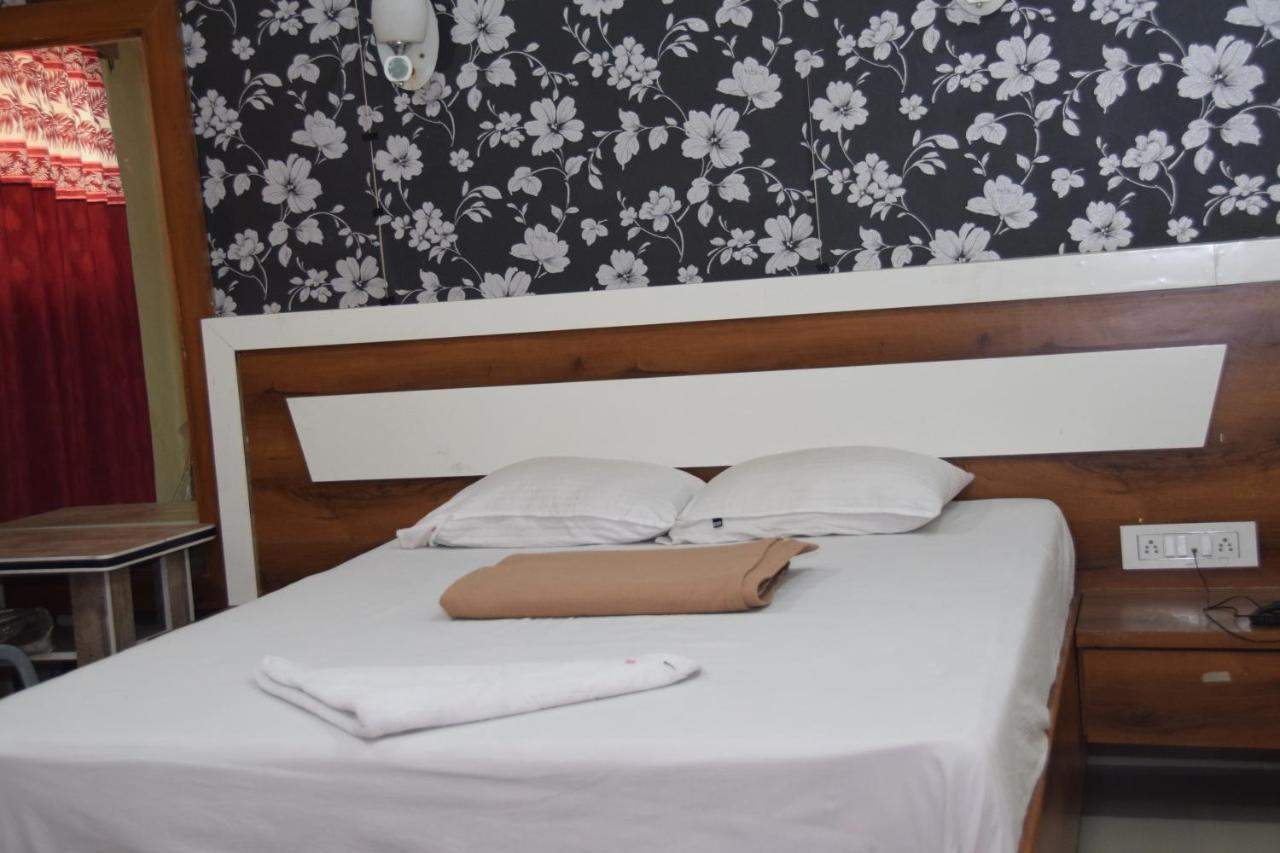 Hotel Riviera Residency Thána Kültér fotó